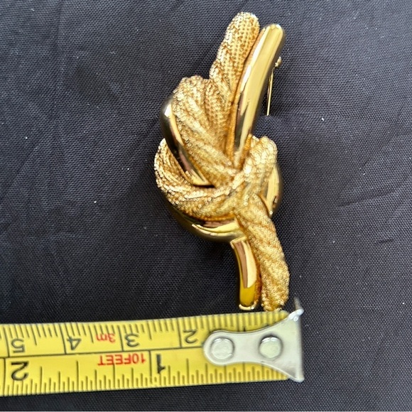 Monet Brooch Gold Plated Knot Pin Vintage 1980s - Picture 6 of 9